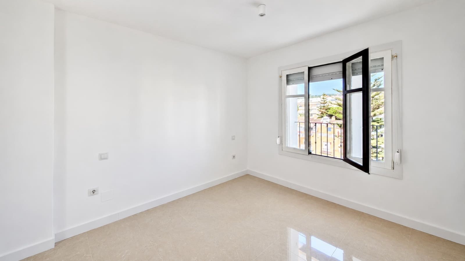 1 soverom Leilighet til salgs i San Luis de Sabinillas med svømmebasseng - € 220 000 (Ref: 10025275)