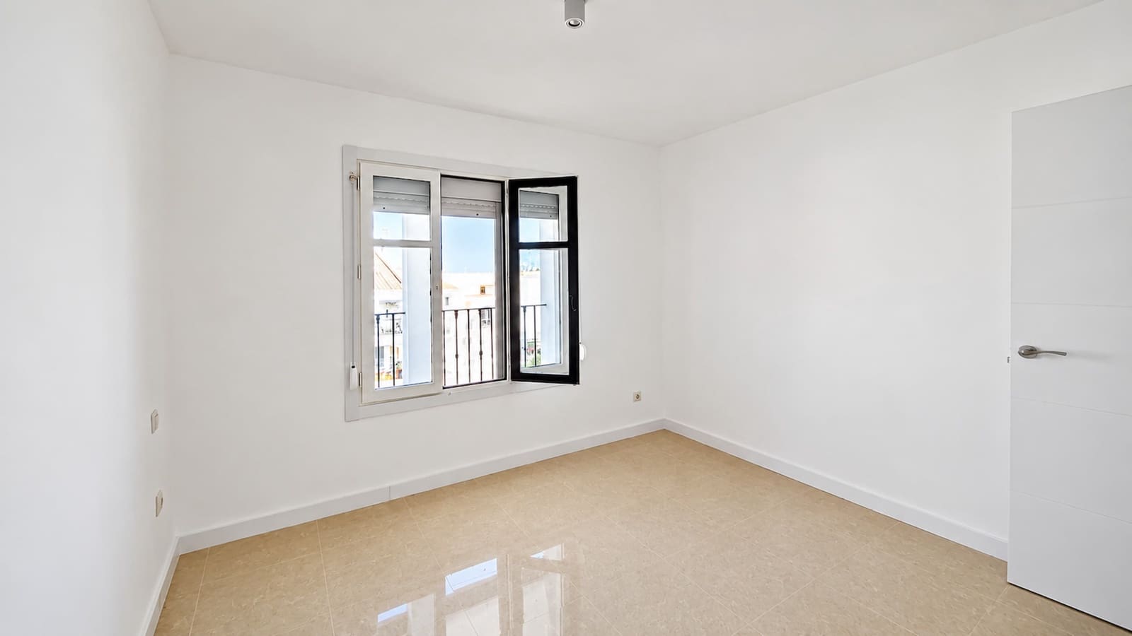 1 soverom Leilighet til salgs i San Luis de Sabinillas med svømmebasseng - € 220 000 (Ref: 10025275)