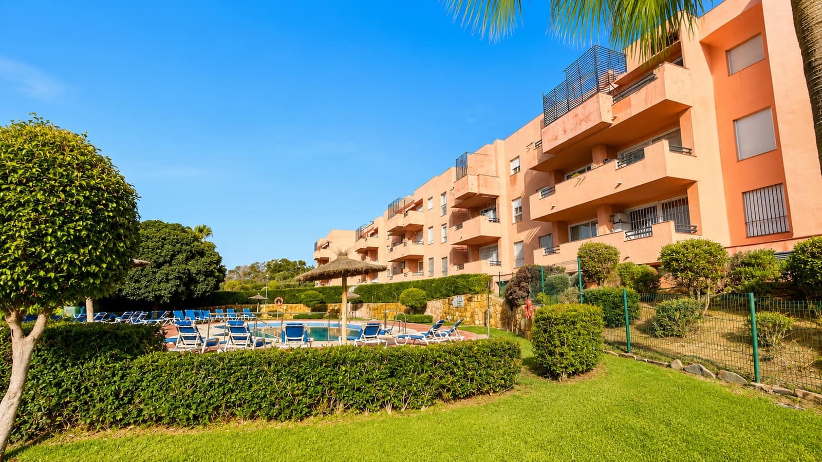 2 bedroom Apartment for sale in Manilva with pool garage - € 227,000 (Ref: 10044706)