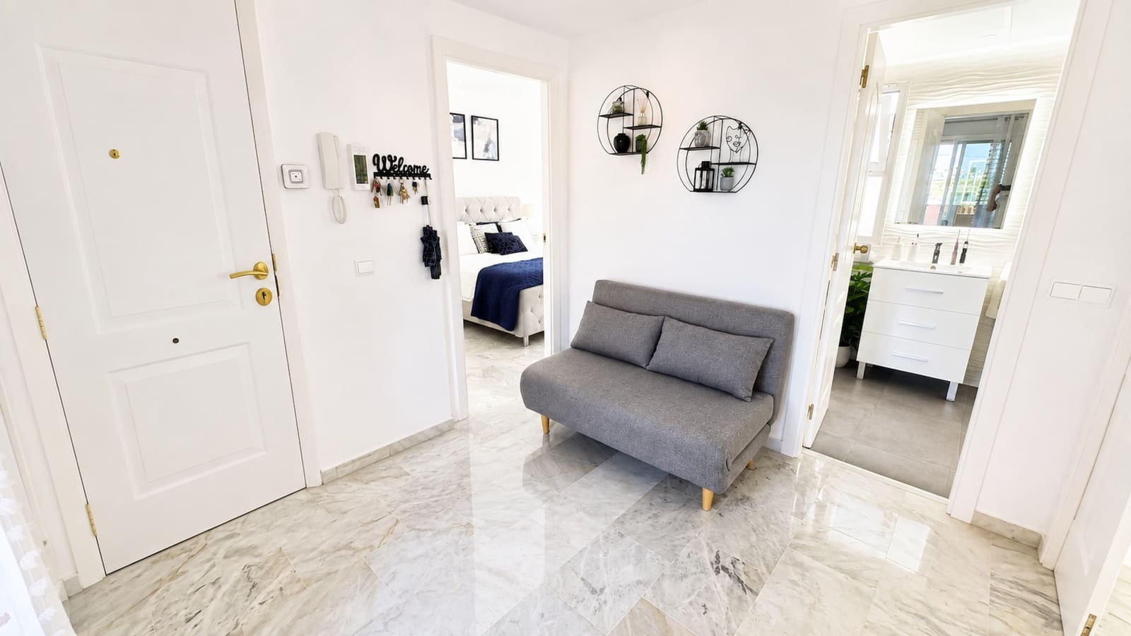 1 soverom Penthouse til salgs i Manilva med svømmebasseng garasje - € 240 000 (Ref: 10048922)
