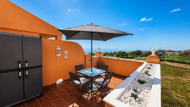 1 soverom Penthouse til salgs i Manilva med svømmebasseng garasje - € 240 000 (Ref: 10048922)