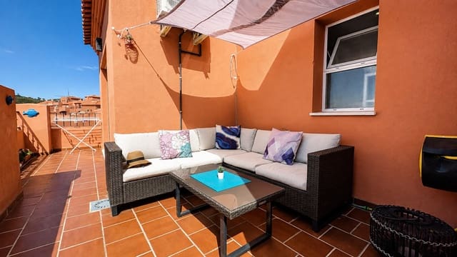 1 soverom Penthouse til salgs i Manilva med svømmebasseng garasje - € 240 000 (Ref: 10048922)