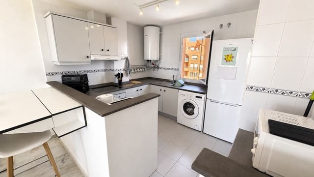 1 soverom Penthouse til salgs i Manilva med svømmebasseng garasje - € 240 000 (Ref: 10048922)