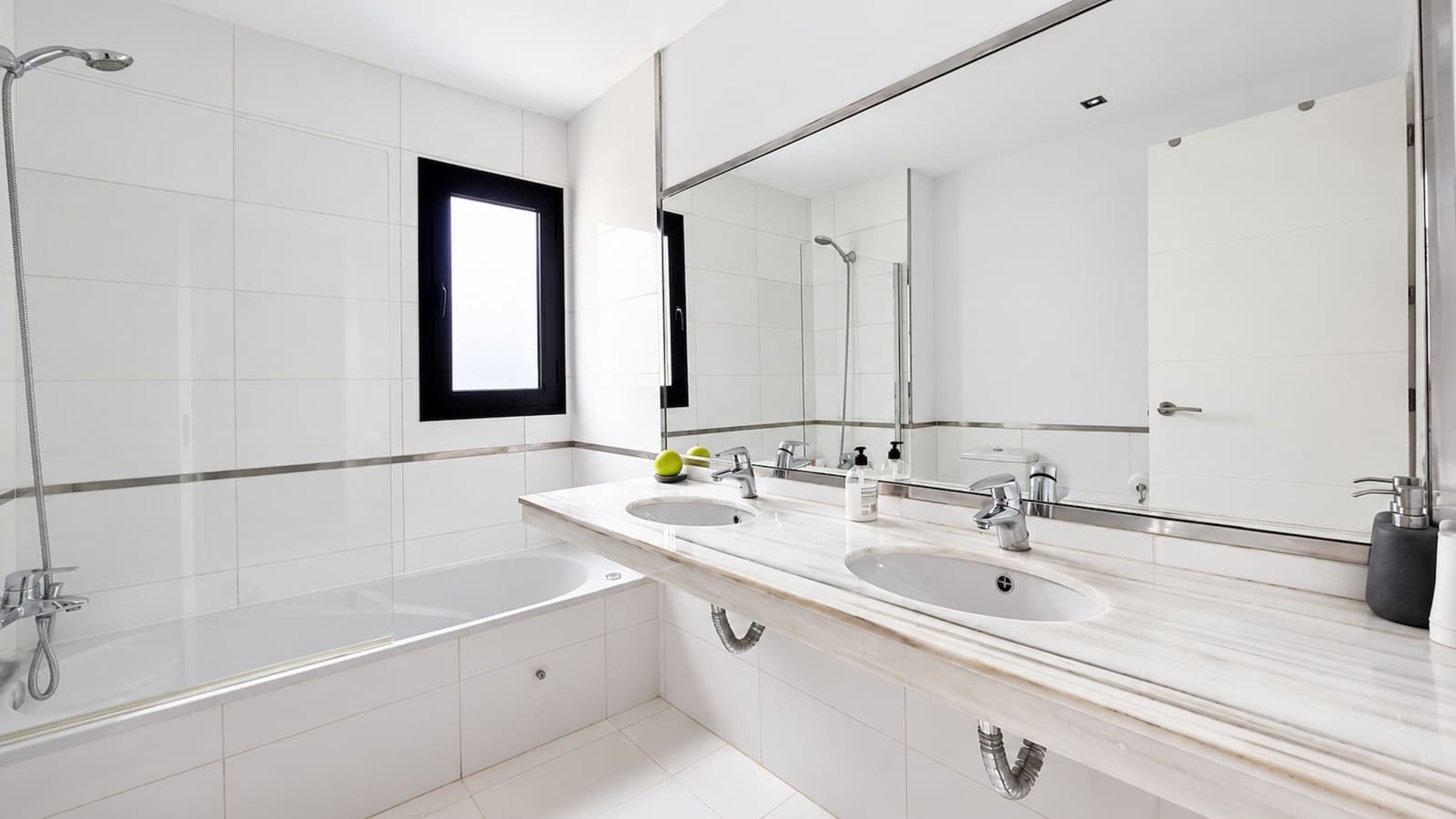 2 bedroom Apartment for sale in Casares with pool garage - € 399,950 (Ref: 10061433)
