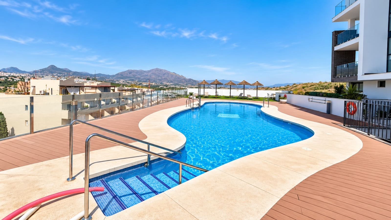 2 Zimmer Apartment zu verkaufen in La Duquesa / Puerto de la Duquesa mit Pool Garage - 345.000 € (Ref: 10067335)