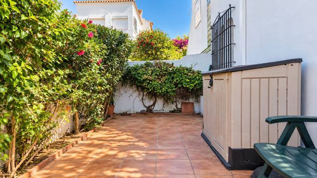 Pareado de 3 habitaciones en Marina de Casares, Casares en venta con piscina - 450.000 € (Ref: 10080595)