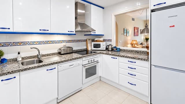 2 soverom Leilighet til salgs i Manilva med svømmebasseng garasje - € 320 000 (Ref: 10099817)