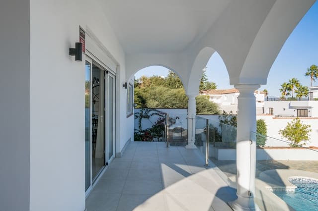 4 soveværelse Villa til salg i Manilva med swimmingpool garage - € 1.100.000 (Ref: 9057441)