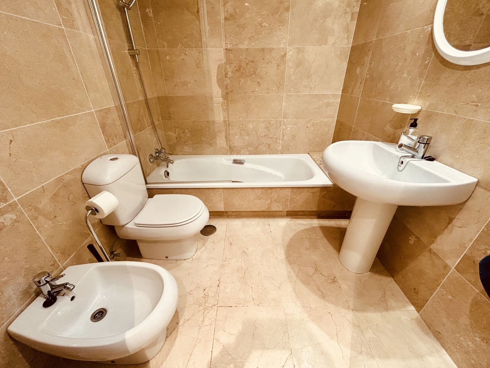 3 sypialnia Apartament na sprzedaż w Manilva z basenem garażem - 365 000 € (Ref: 9057444)