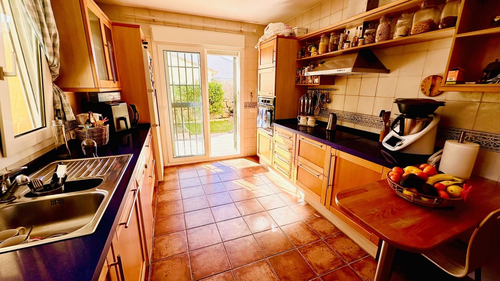 3 bedroom Villa for sale in Manilva with pool - € 960,000 (Ref: 9057448)