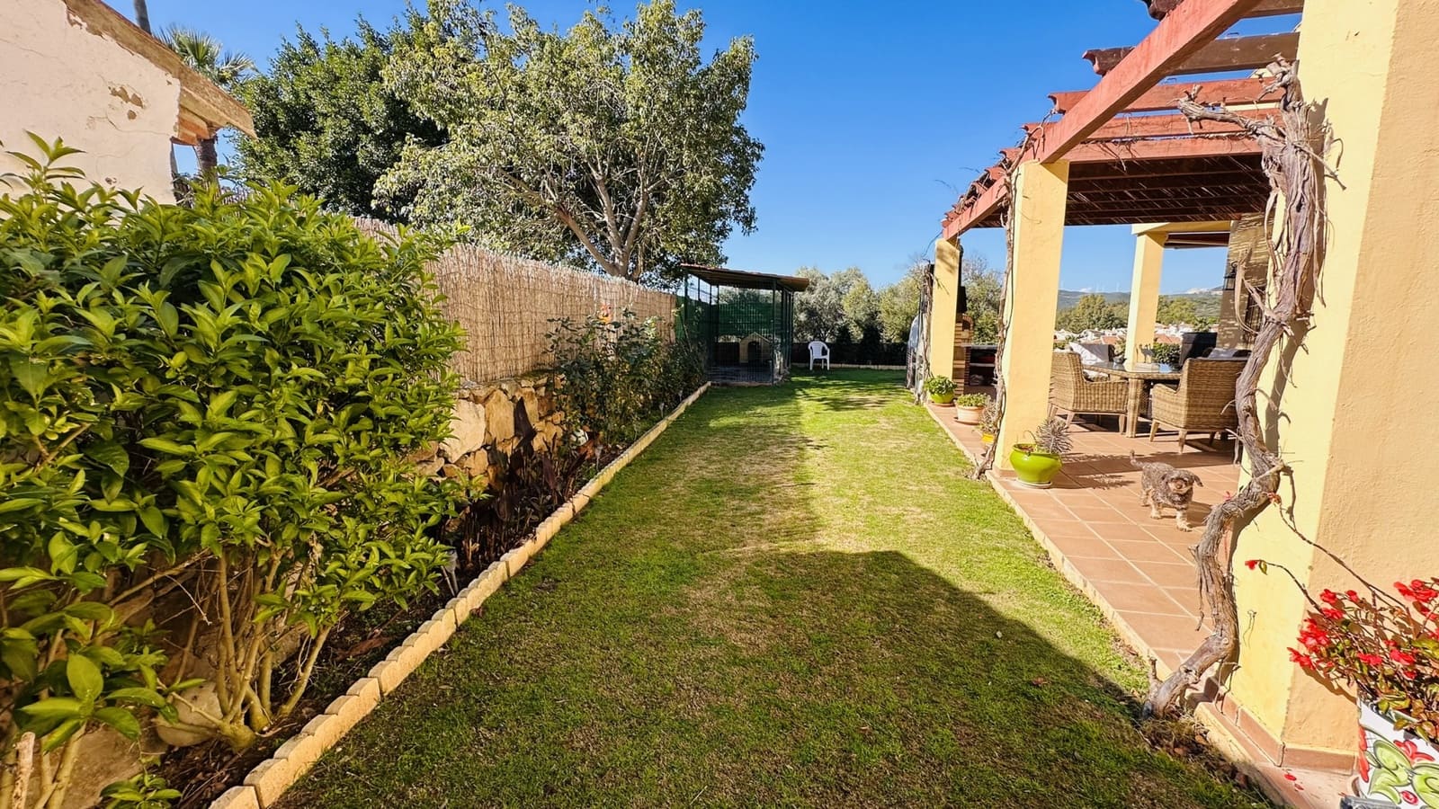 3 bedroom Villa for sale in Manilva with pool - € 960,000 (Ref: 9057448)