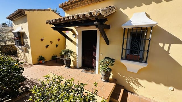 Chalet de 3 habitaciones en Manilva en venta con piscina - 960.000 € (Ref: 9057448)