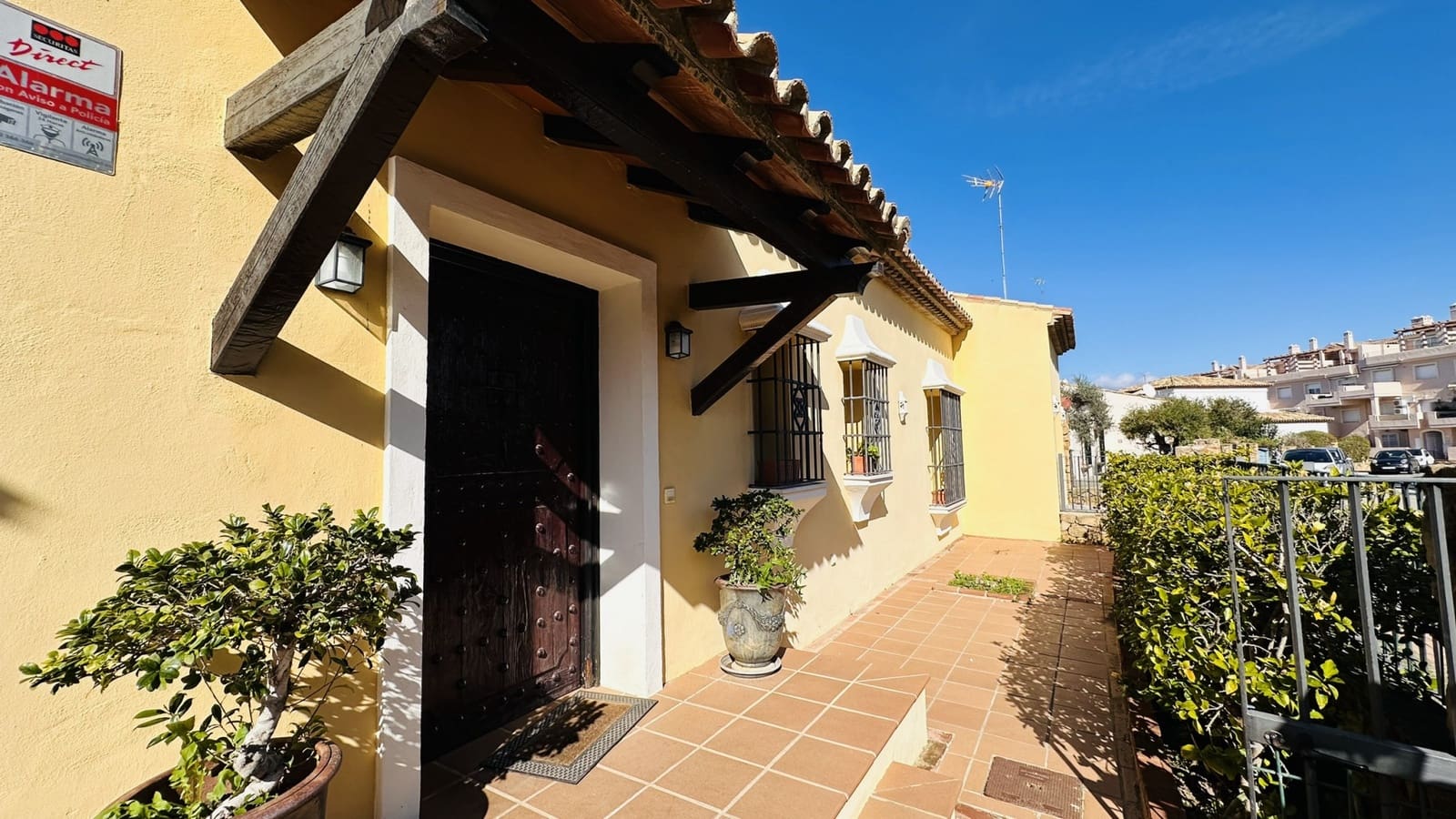 3 bedroom Villa for sale in Manilva with pool - € 960,000 (Ref: 9057448)