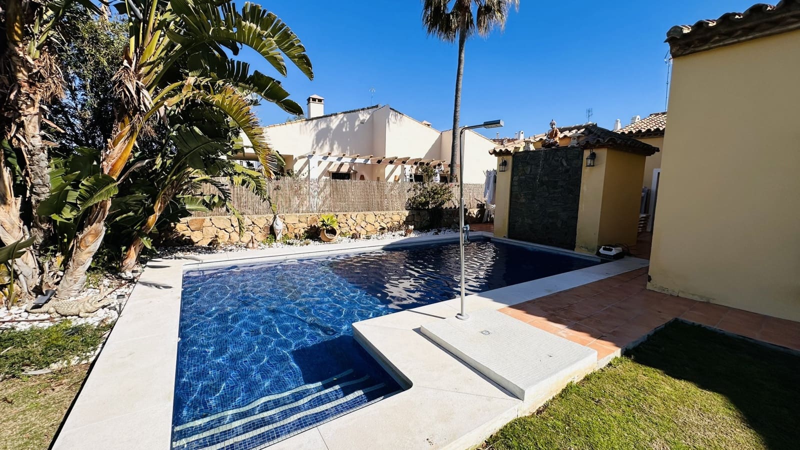 3 bedroom Villa for sale in Manilva with pool - € 960,000 (Ref: 9057448)