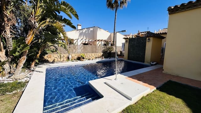 Chalet de 3 habitaciones en Manilva en venta con piscina - 960.000 € (Ref: 9057448)