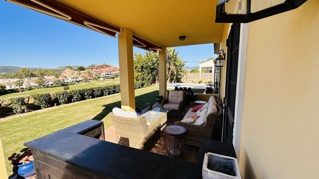 Chalet de 3 habitaciones en Manilva en venta con piscina - 960.000 € (Ref: 9057448)