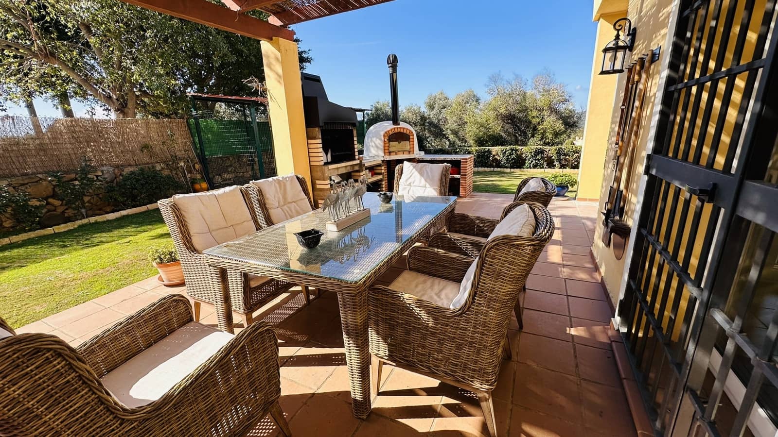 3 bedroom Villa for sale in Manilva with pool - € 960,000 (Ref: 9057448)