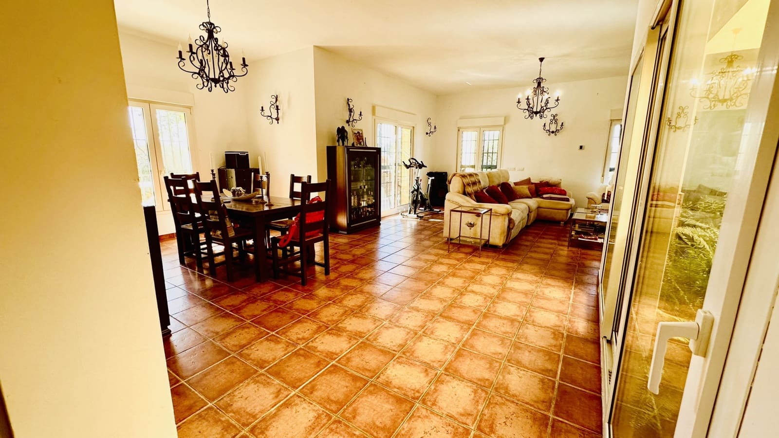 3 bedroom Villa for sale in Manilva with pool - € 960,000 (Ref: 9057448)