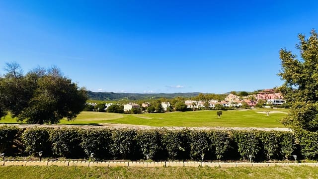 Chalet de 3 habitaciones en Manilva en venta con piscina - 960.000 € (Ref: 9057448)