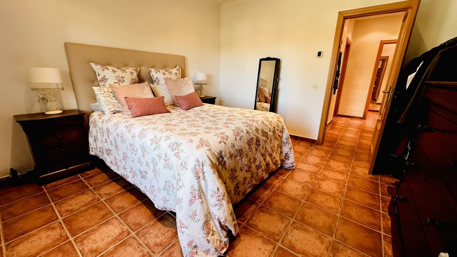 3 bedroom Villa for sale in Manilva with pool - € 960,000 (Ref: 9057448)