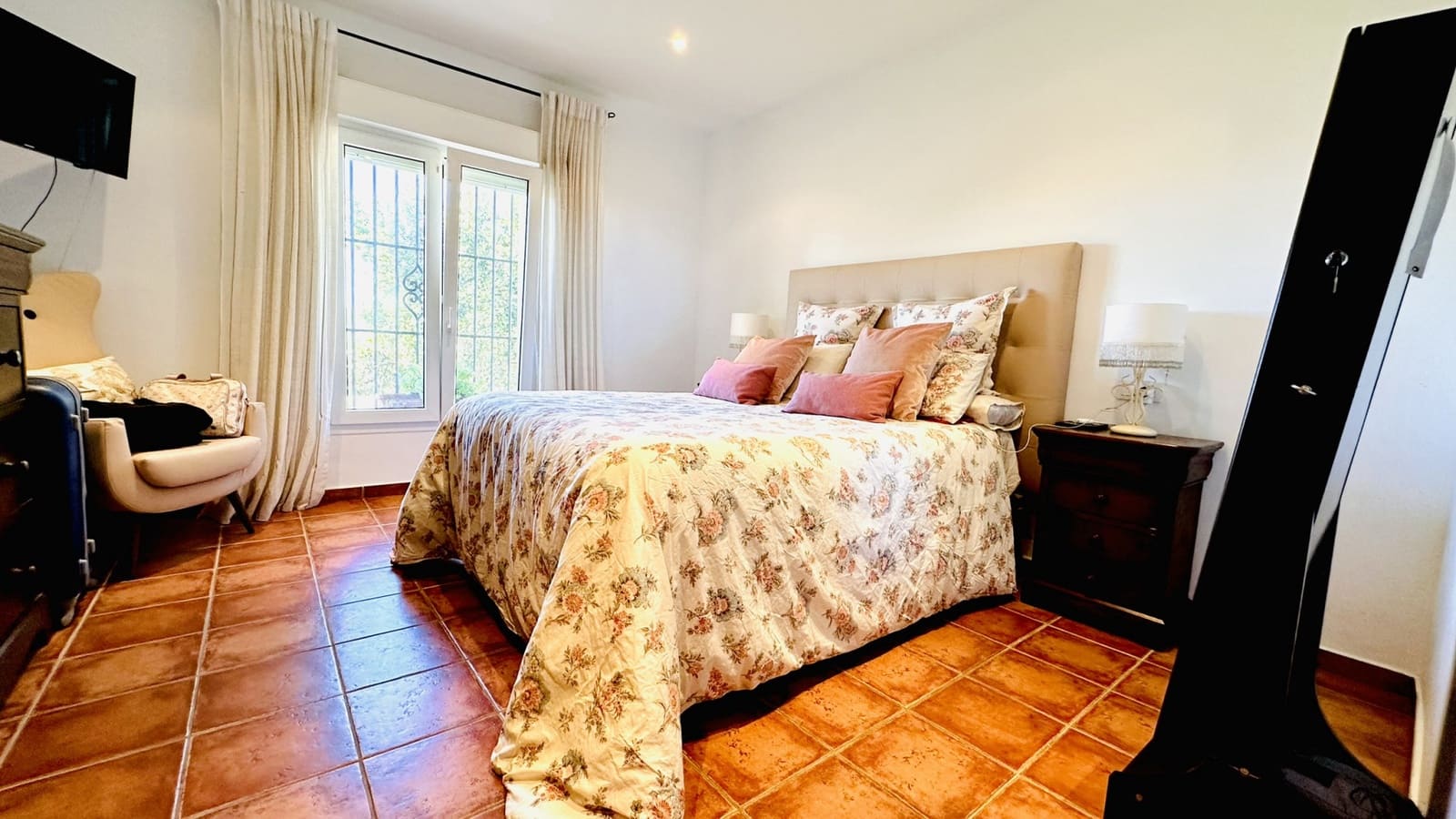 3 bedroom Villa for sale in Manilva with pool - € 960,000 (Ref: 9057448)