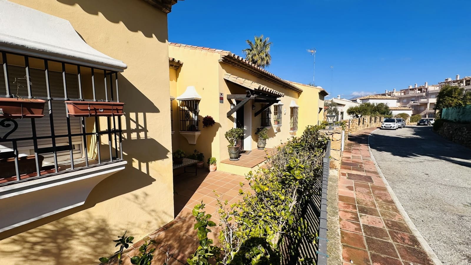 3 bedroom Villa for sale in Manilva with pool - € 960,000 (Ref: 9057448)