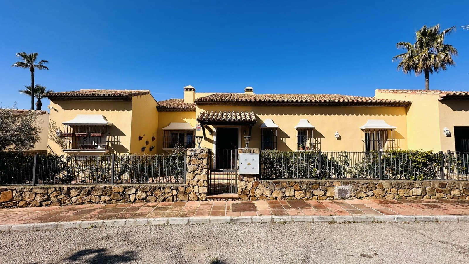3 bedroom Villa for sale in Manilva with pool - € 960,000 (Ref: 9057448)