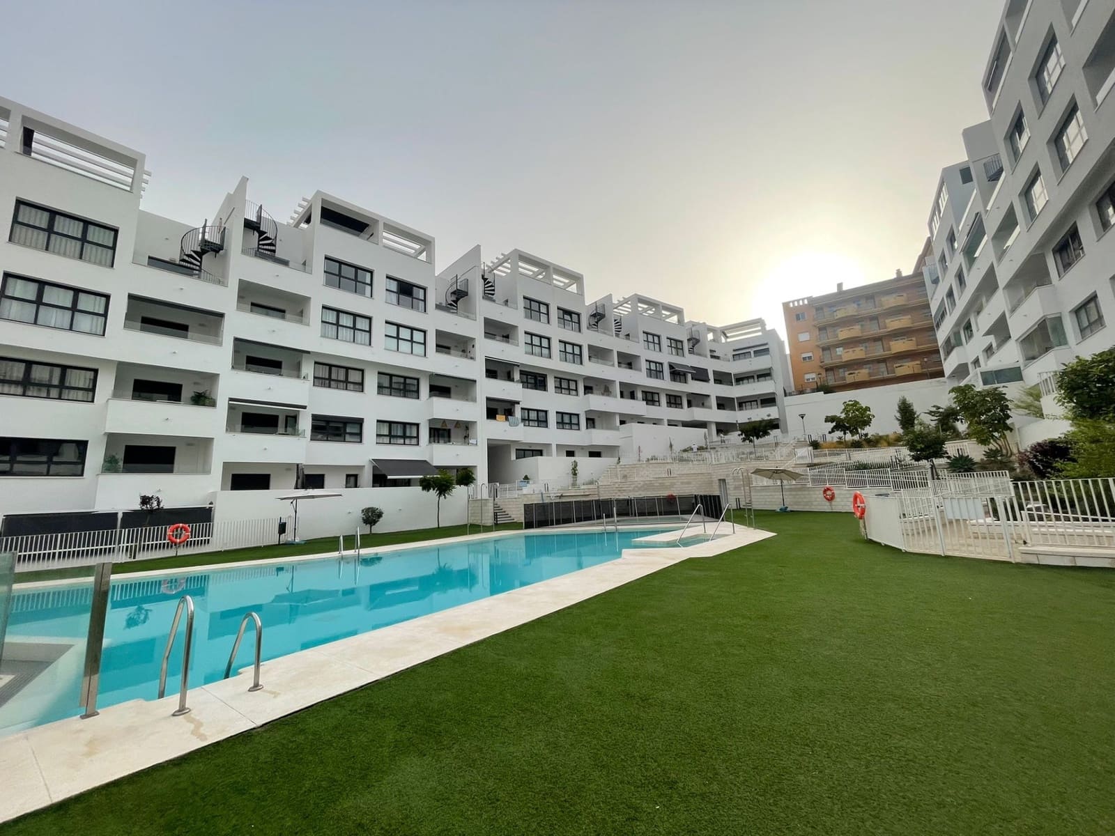 3 soverom Leilighet til salgs i Estepona med svømmebasseng garasje - € 420 000 (Ref: 9193682)