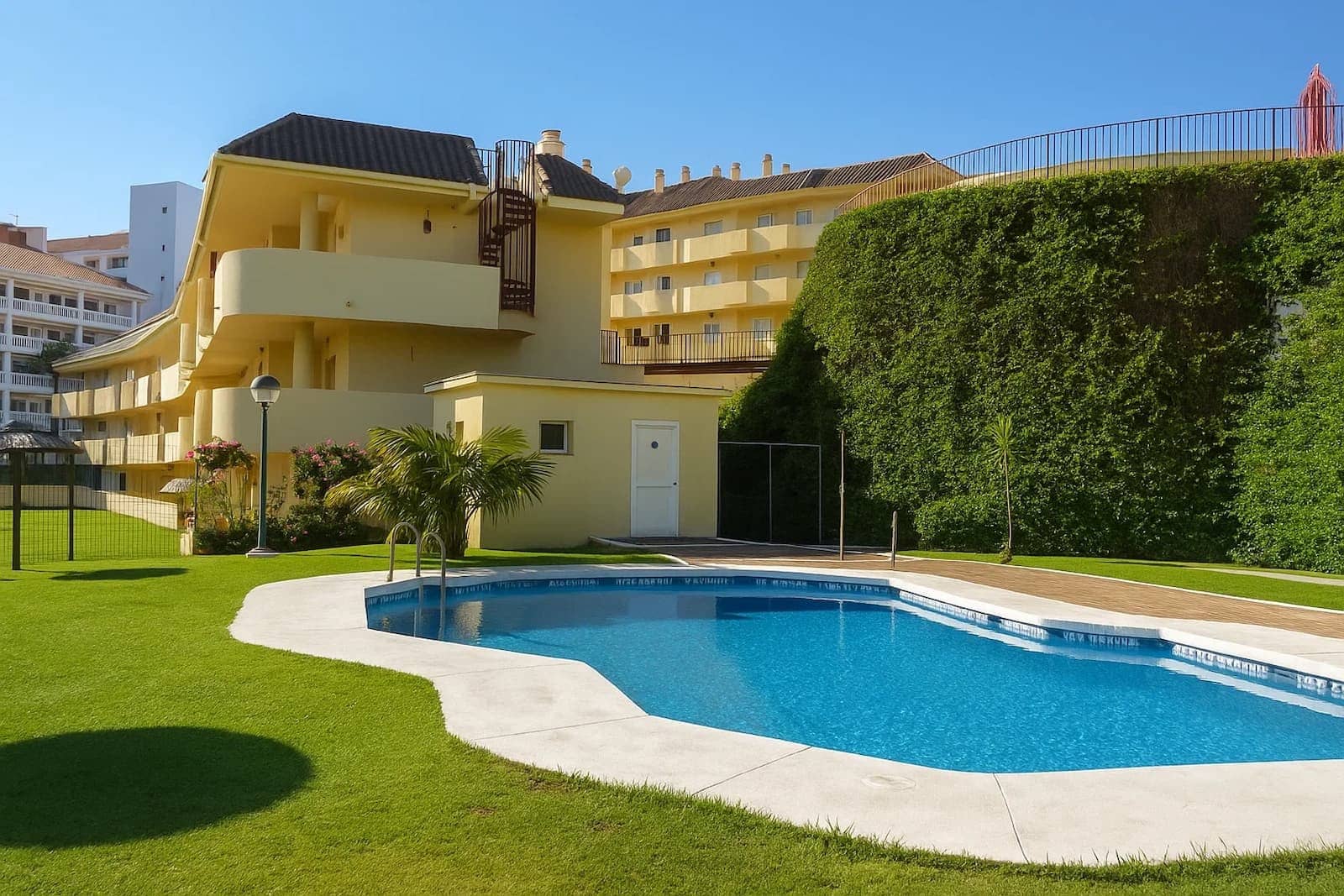 Apartamento de 2 habitaciones en Manilva en venta con piscina garaje - 195.000 € (Ref: 9321674)