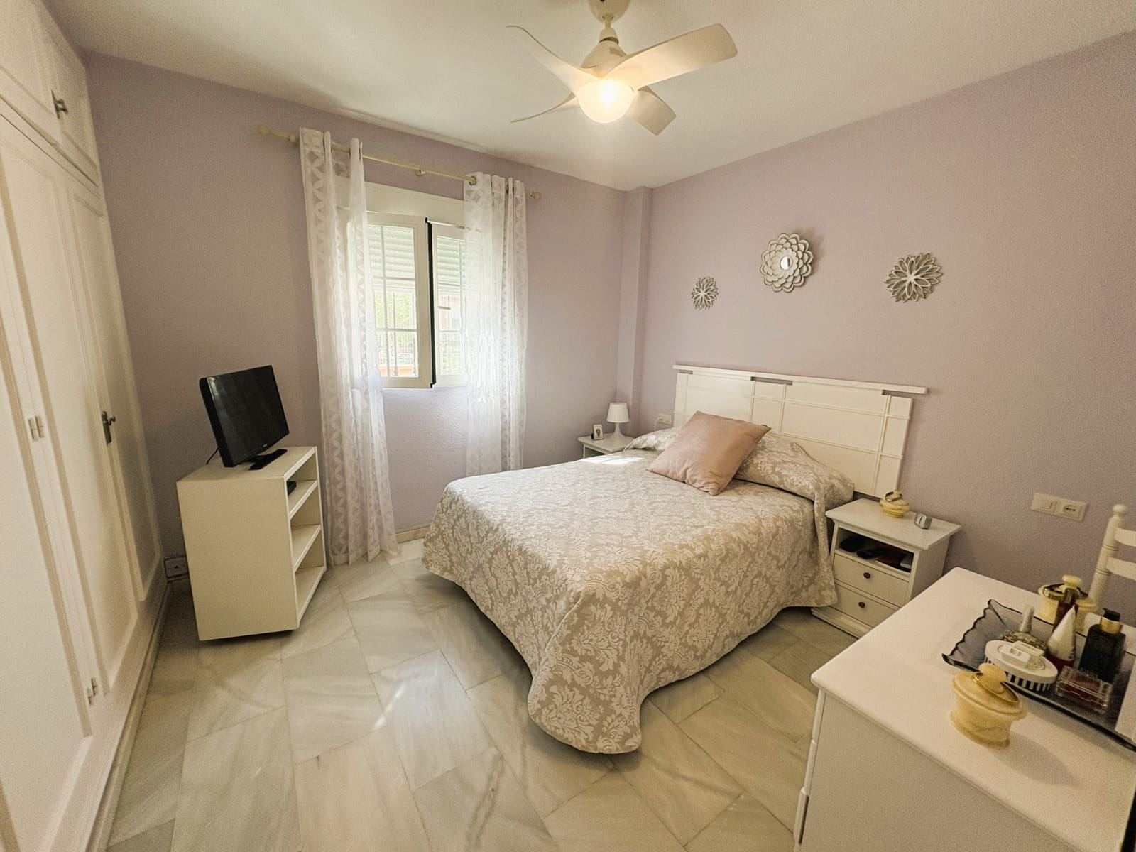 2 bedroom Apartment for sale in Manilva with garage - € 275,000 (Ref: 9344594)