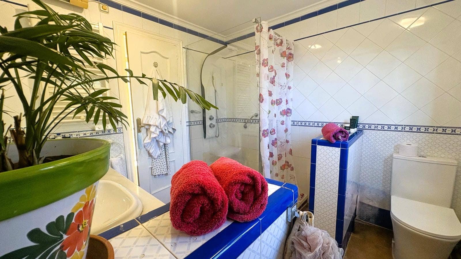 Chalet de 2 habitaciones en Casares en venta con piscina - 369.500 € (Ref: 9497129)