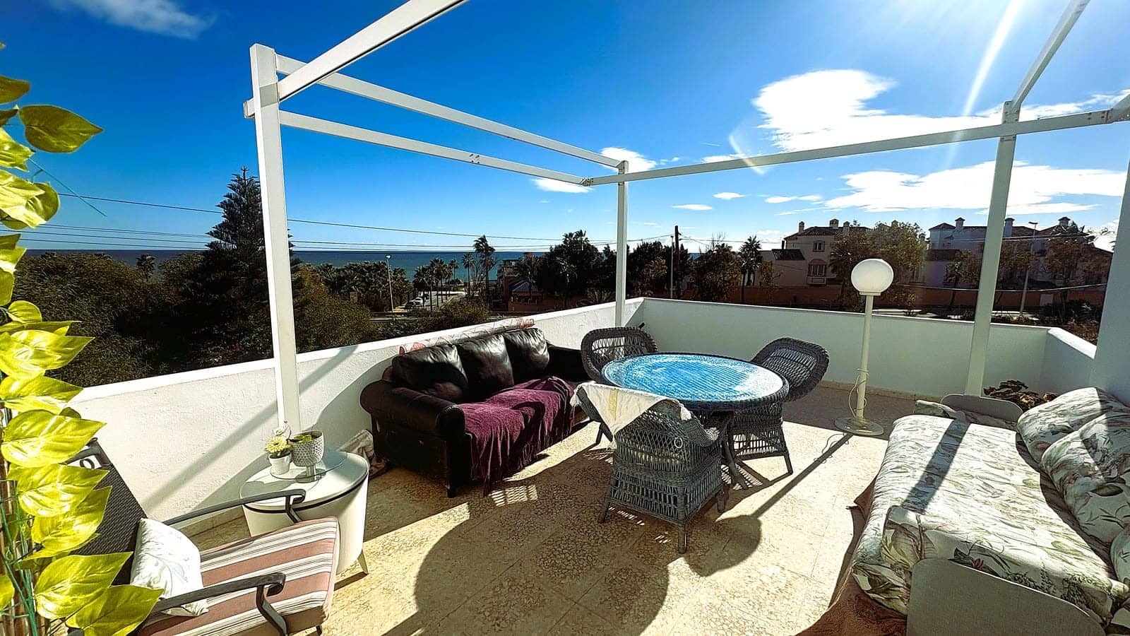 Chalet de 2 habitaciones en Casares en venta con piscina - 369.500 € (Ref: 9497129)