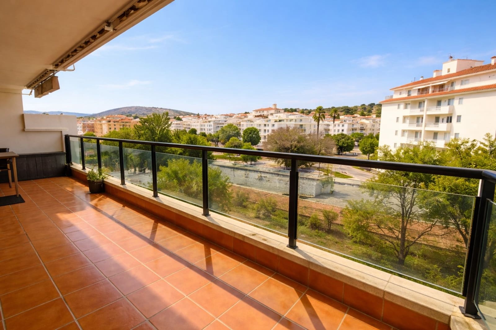 2 sypialnia Apartament na sprzedaż w San Luis de Sabinillas z basenem garażem - 275 000 € (Ref: 9551194)