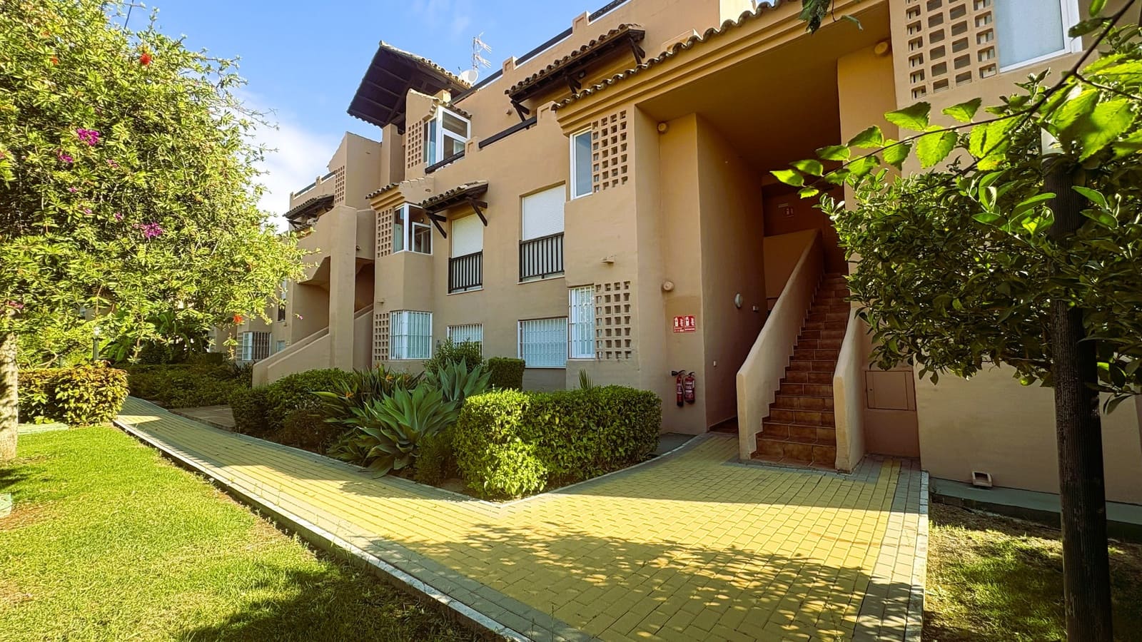 Apartamento de 2 habitaciones en Casares en venta con piscina garaje - 245.000 € (Ref: 9582639)