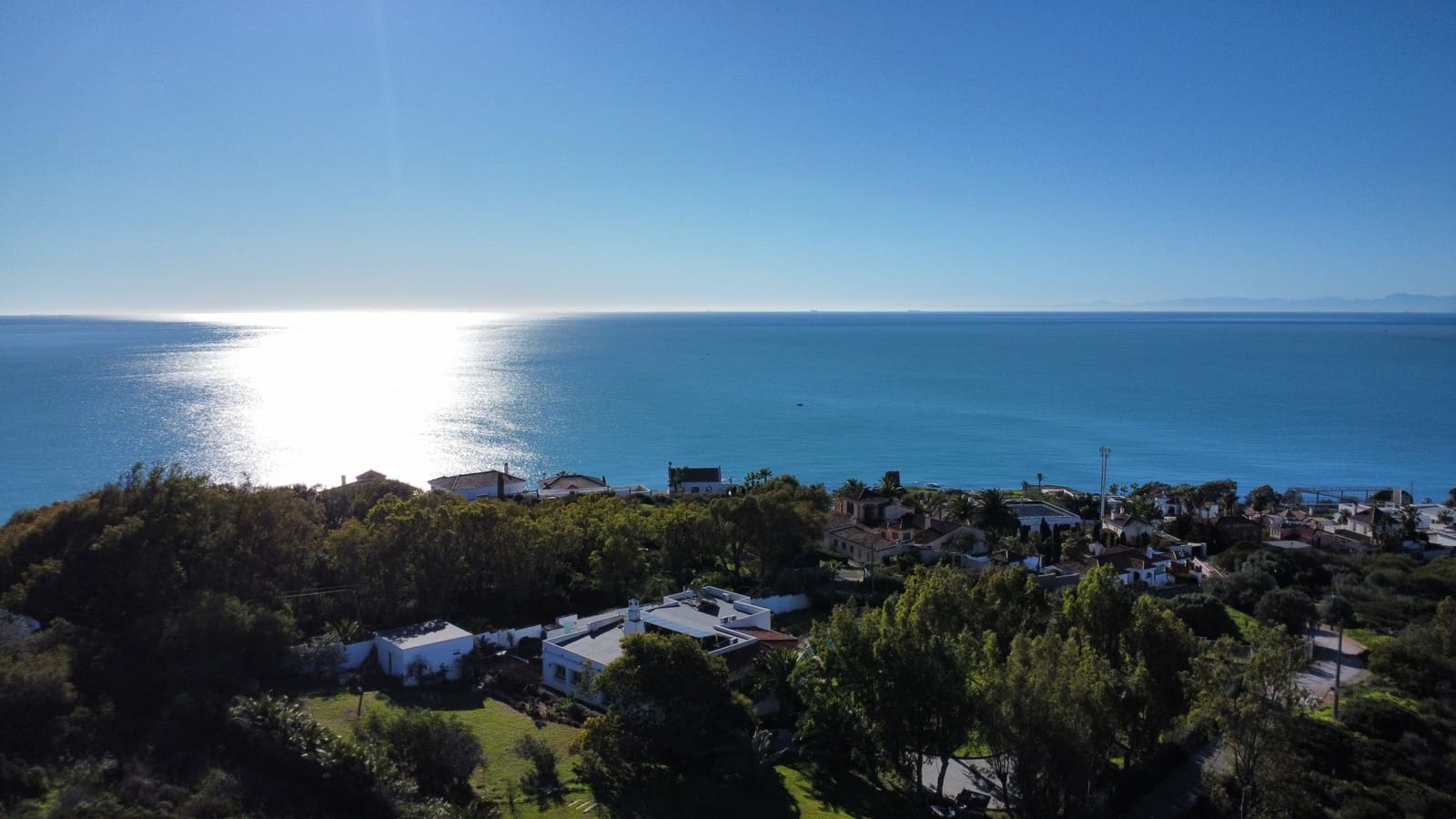 4 bedroom Villa for sale in Manilva with pool garage - € 765,000 (Ref: 9615356)