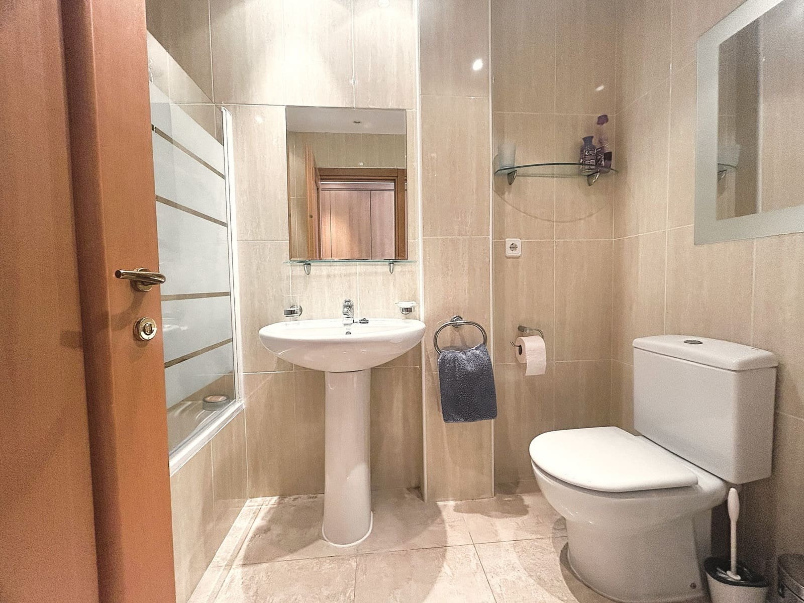 2 bedroom Apartment for sale in Manilva with pool - € 265,000 (Ref: 9615357)