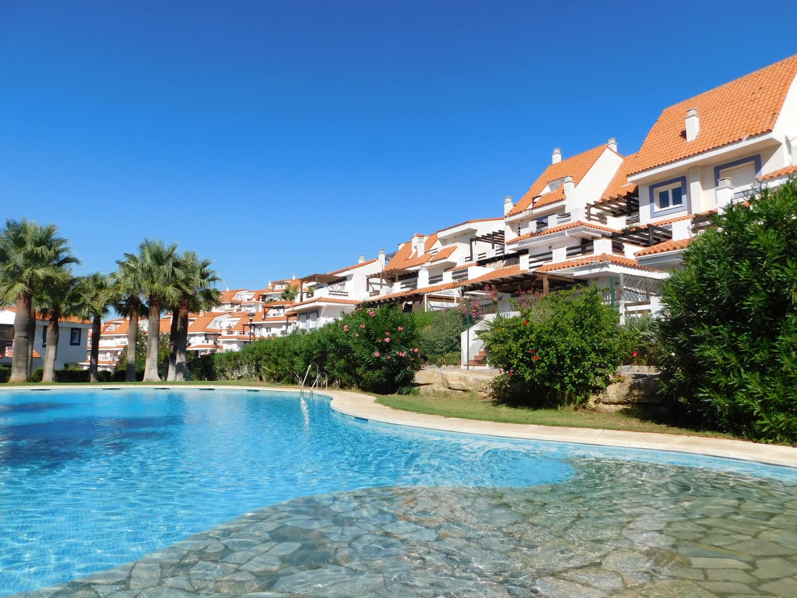 2 bedroom Apartment for sale in Manilva with pool - € 265,000 (Ref: 9615357)