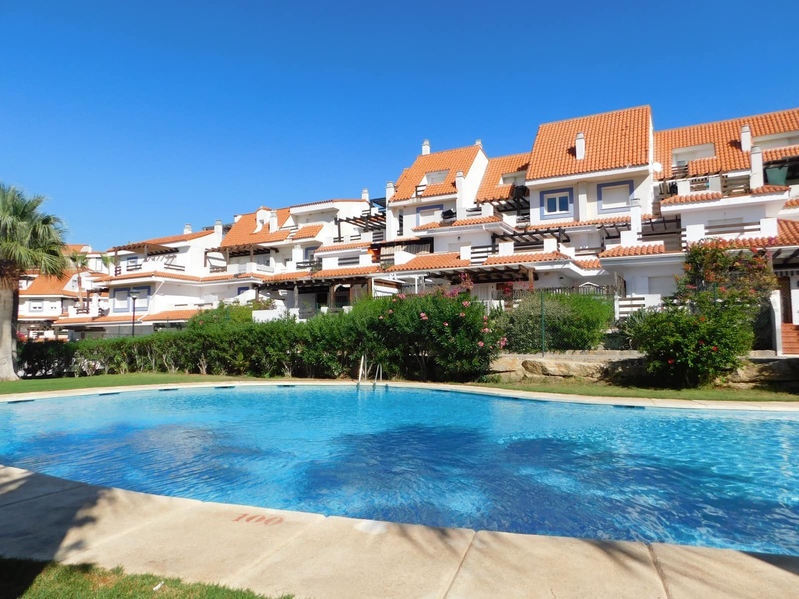 2 bedroom Apartment for sale in Manilva with pool - € 265,000 (Ref: 9615357)