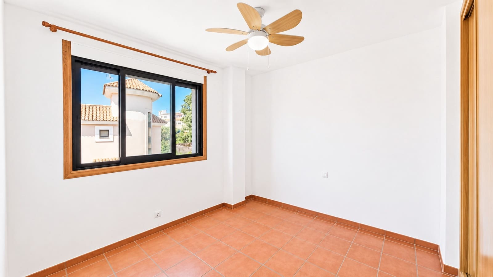 3 bedroom Villa for sale in San Luis de Sabinillas with pool garage - € 425,000 (Ref: 9634147)