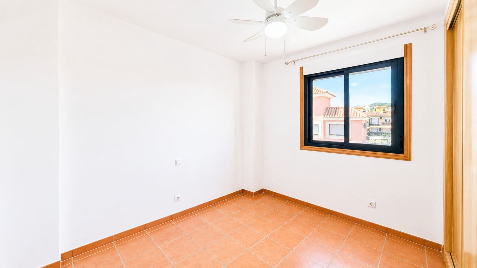 3 bedroom Villa for sale in San Luis de Sabinillas with pool garage - € 425,000 (Ref: 9634147)