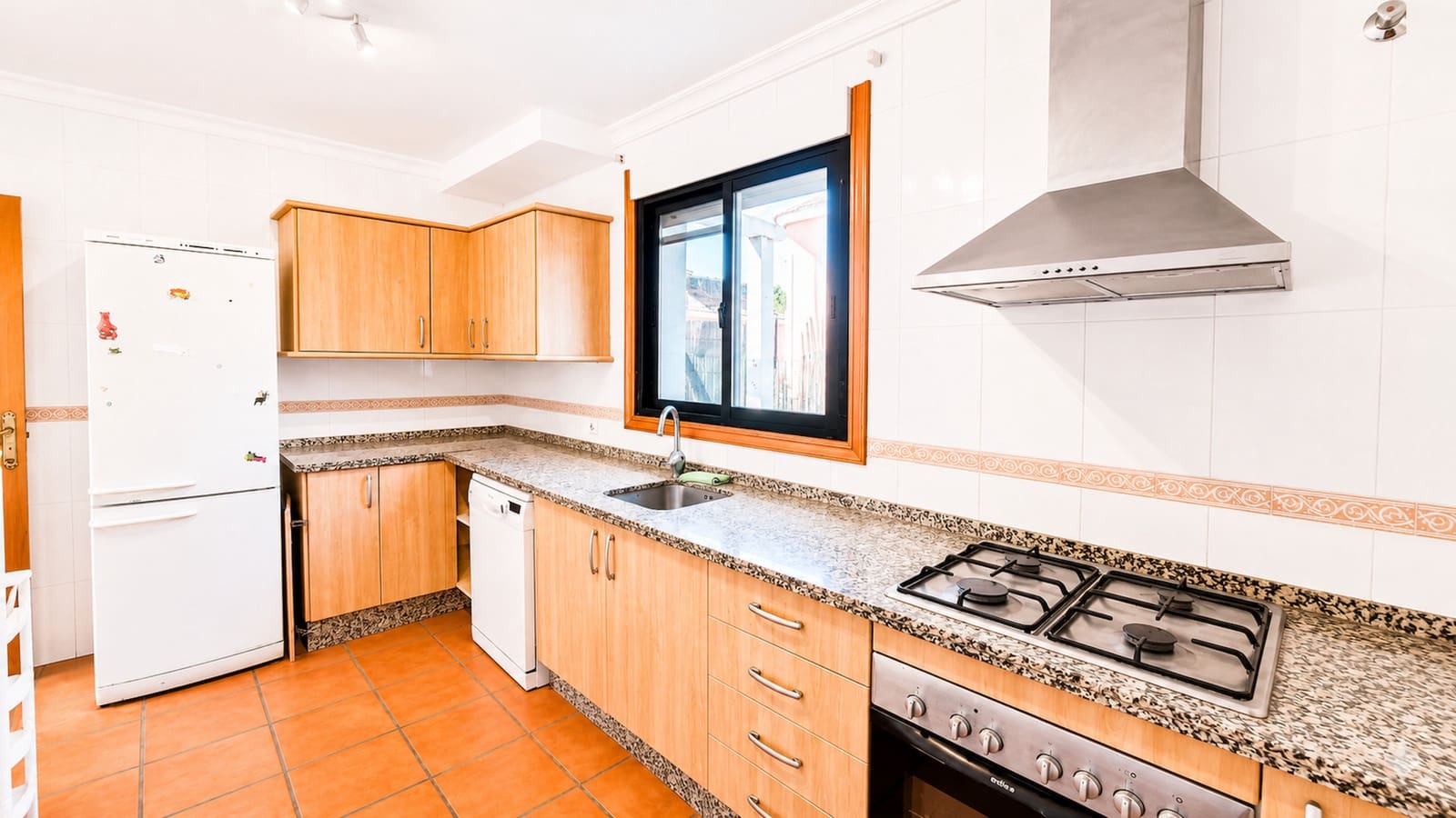 3 bedroom Villa for sale in San Luis de Sabinillas with pool garage - € 425,000 (Ref: 9634147)