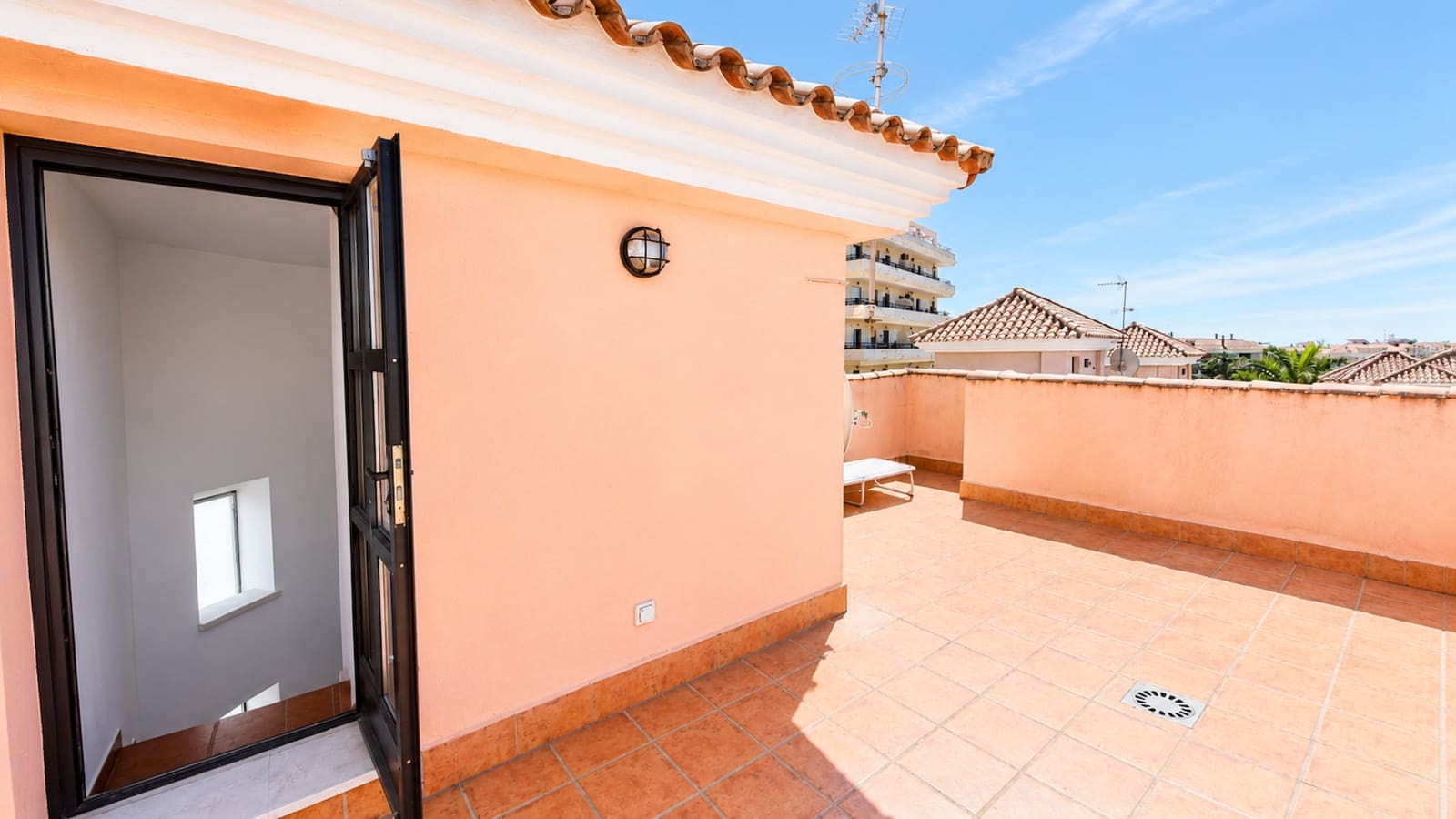 3 bedroom Villa for sale in San Luis de Sabinillas with pool garage - € 425,000 (Ref: 9634147)