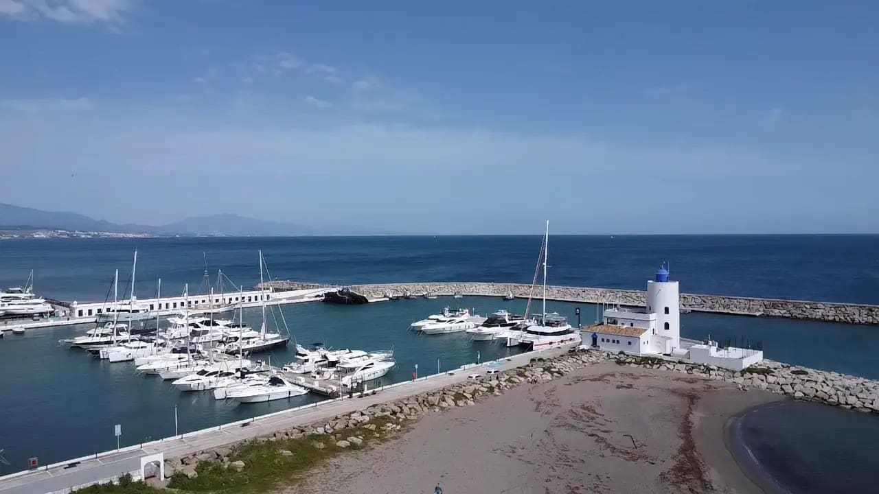 2 bedroom Apartment for sale in La Duquesa / Puerto de la Duquesa - € 310,000 (Ref: 9659208)