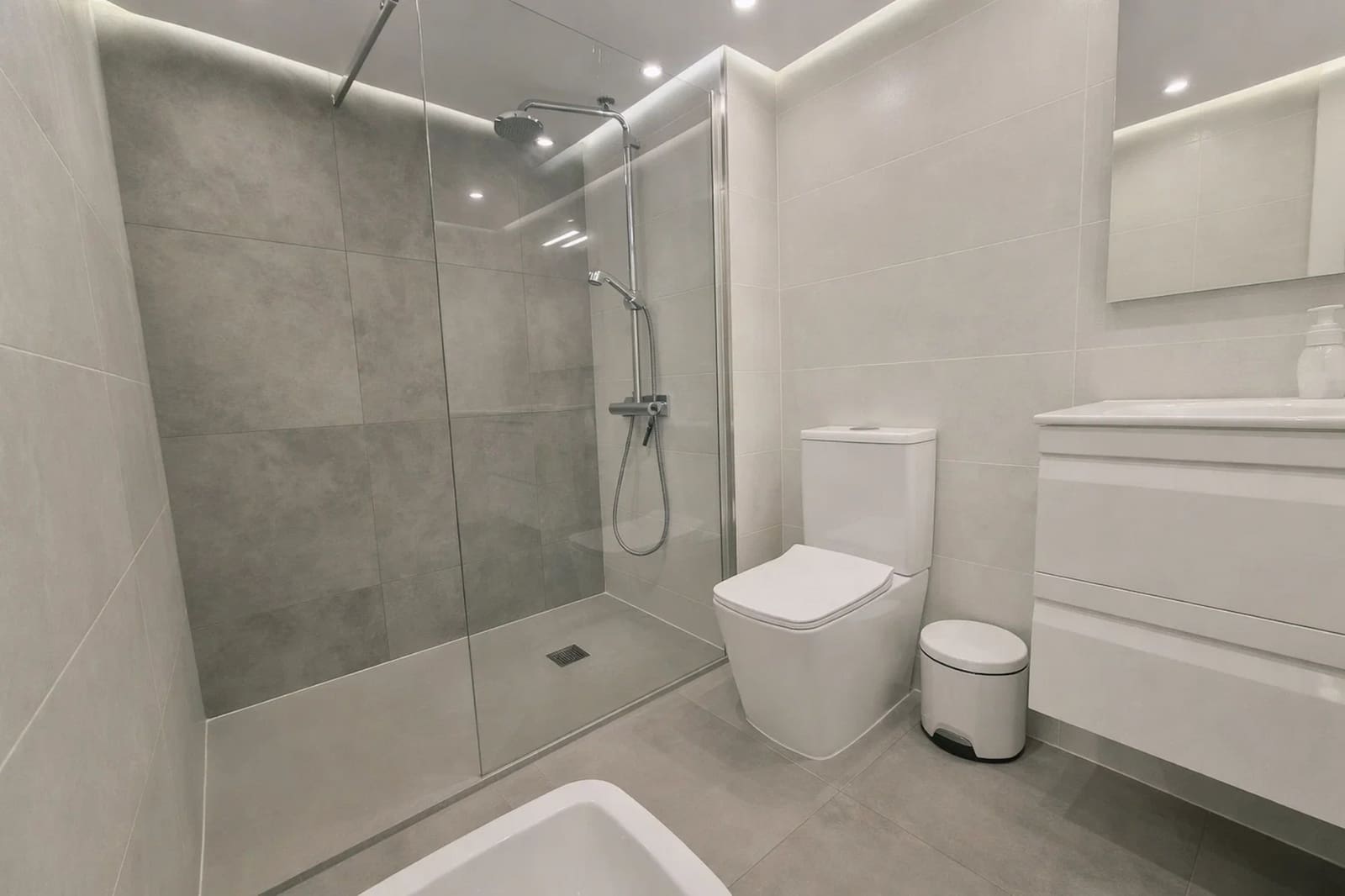 2 bedroom Apartment for sale in La Duquesa / Puerto de la Duquesa - € 310,000 (Ref: 9659208)