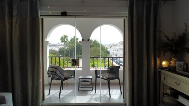 2 bedroom Apartment for sale in La Duquesa / Puerto de la Duquesa, Manilva - € 310,000 (Ref: 9659208)