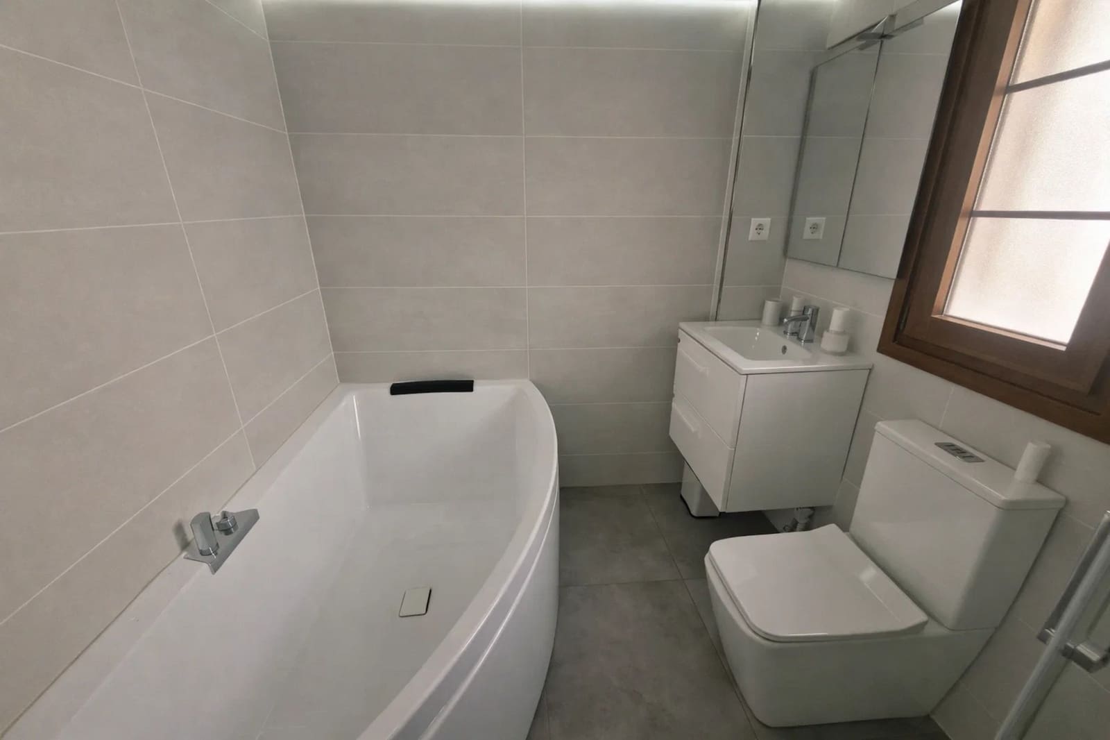 2 bedroom Apartment for sale in La Duquesa / Puerto de la Duquesa - € 310,000 (Ref: 9659208)