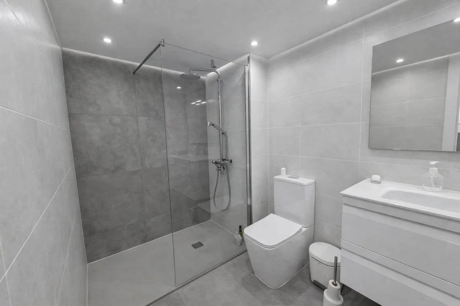 2 soveværelse Lejlighed til salg i La Duquesa / Puerto de la Duquesa - € 310.000 (Ref: 9659208)