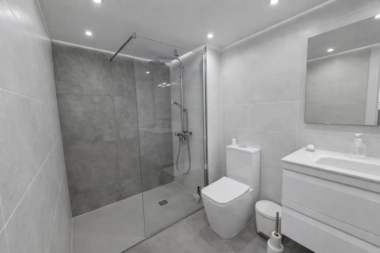 2 Zimmer Apartment zu verkaufen in La Duquesa / Puerto de la Duquesa - 310.000 € (Ref: 9659208)