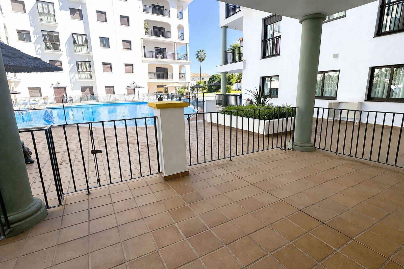 2 quarto Apartamento para venda em La Duquesa / Puerto de la Duquesa com piscina garagem - 295 000 € (Ref: 9701485)