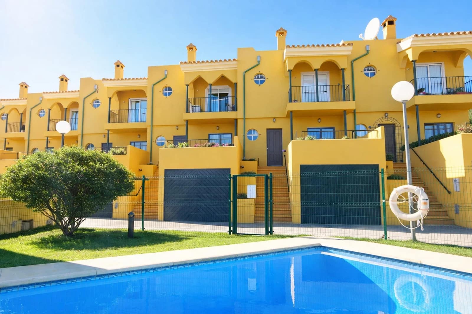 3 bedroom Townhouse for sale in Manilva with pool garage - € 335,000 (Ref: 9772835)